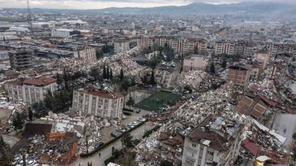 Terremoto en Turquía y Siria deja mil 900 muertos
