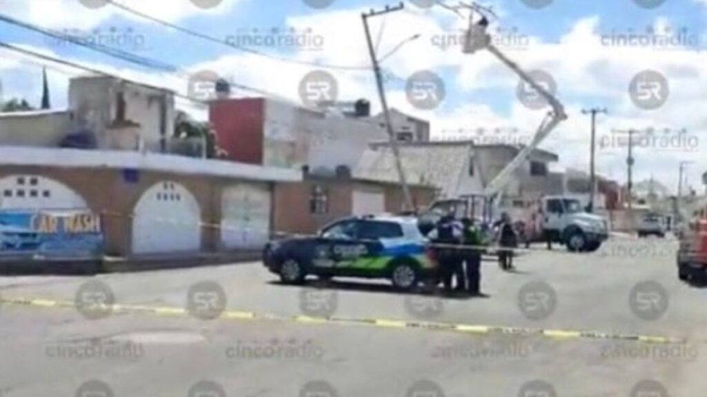 Muere hombre tras chocar su auto contra un poste en Granjas de San Isidro, Puebla