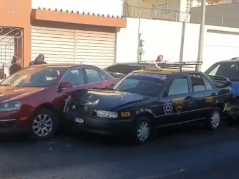 Ocho lesionados deja carambola en la 11 Norte de la ciudad de Puebla