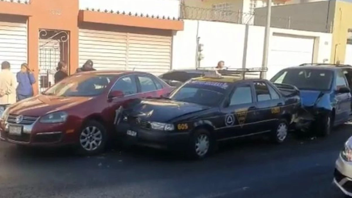 Ocho lesionados deja carambola en la 11 Norte de la ciudad de Puebla