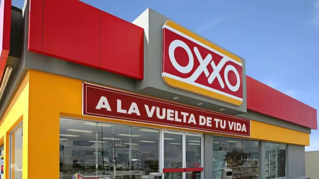 ¿Se te olvidaron tus sandalias? Conoce las 'Oxxo chanclas', el nuevo calzado de moda