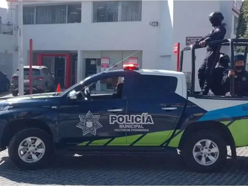 Policía se dispara accidentalmente en Bosques de San Sebastián, Puebla