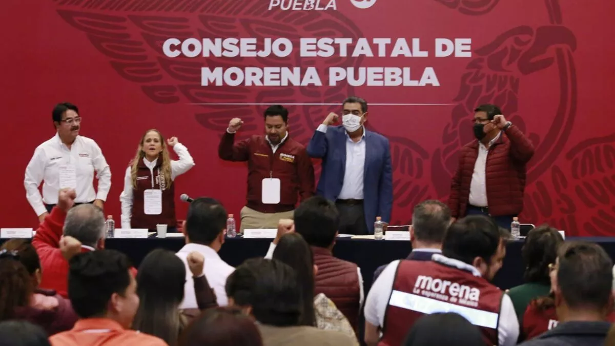 Morena reconoce a Sergio Salomón como líder político en Puebla durante consejo