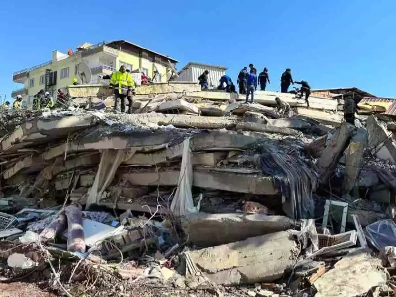 Muertos por terremoto en Turquía y Siria superan población de 145 municipios en Puebla