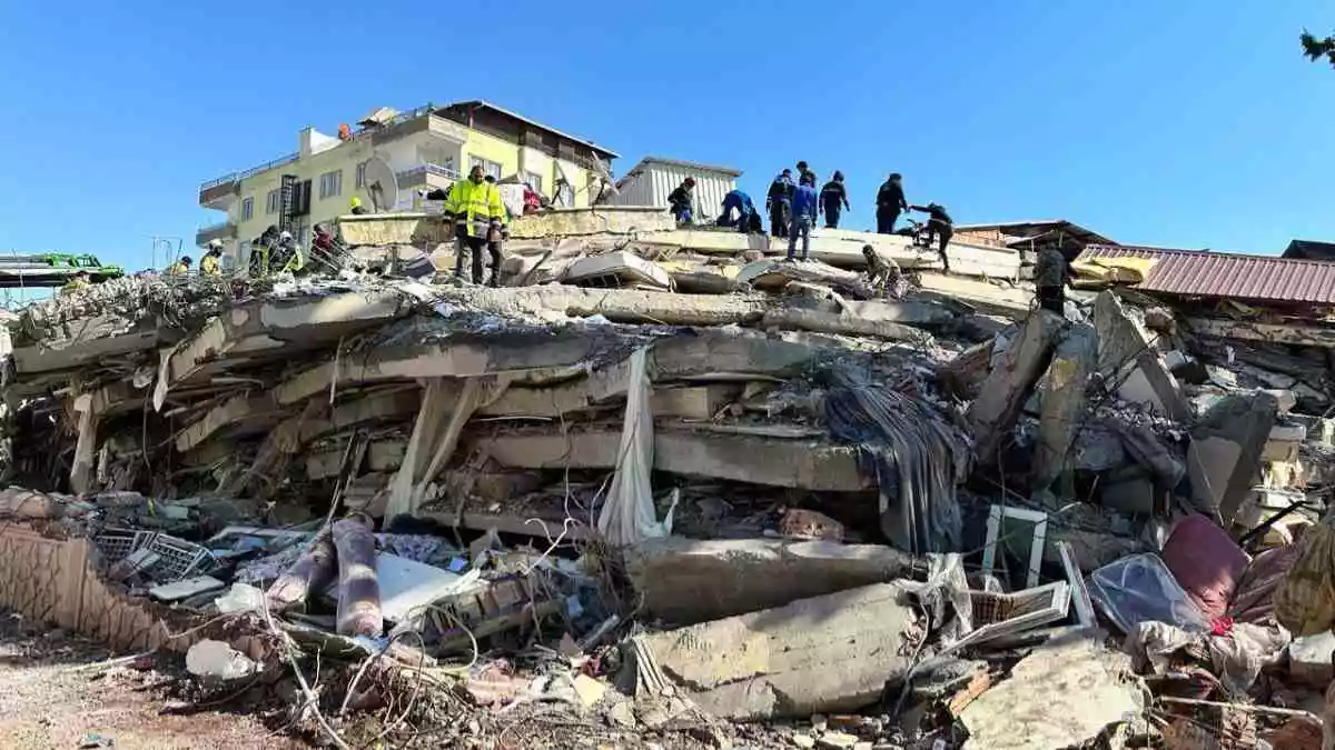 Muertos por terremoto en Turquía y Siria superan población de 145 municipios en Puebla