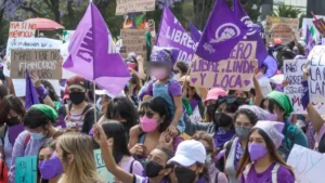 8M 2023: ¿qué significa el color morado en marchas del Día Internacional de la Mujer?