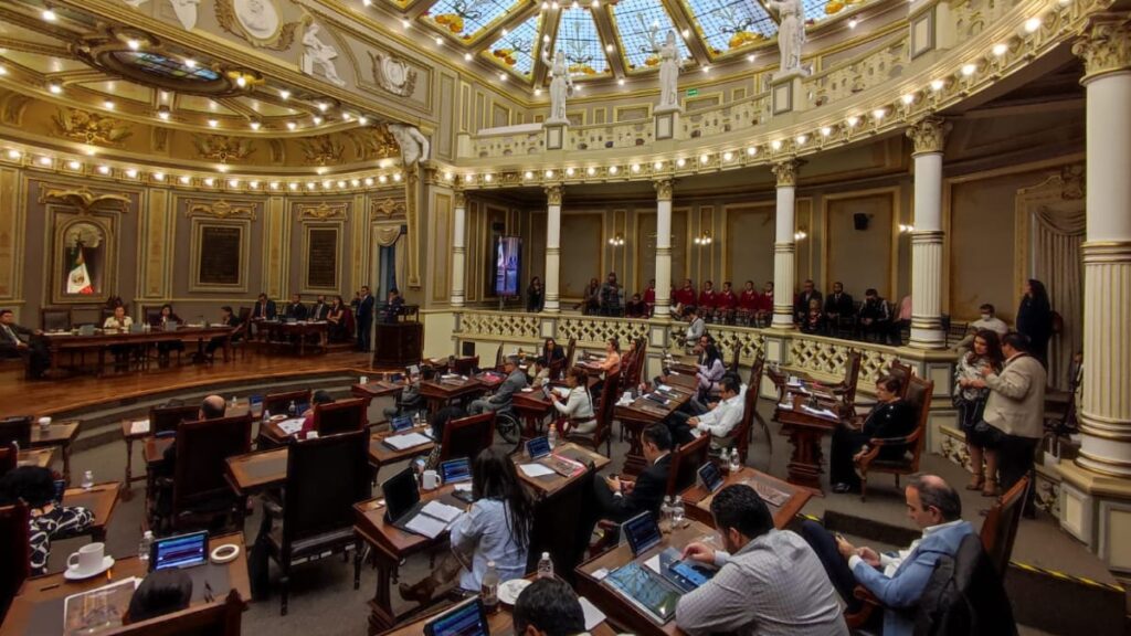 Burócratas acosadores serán despedidos sin liquidación, aprueban en Puebla