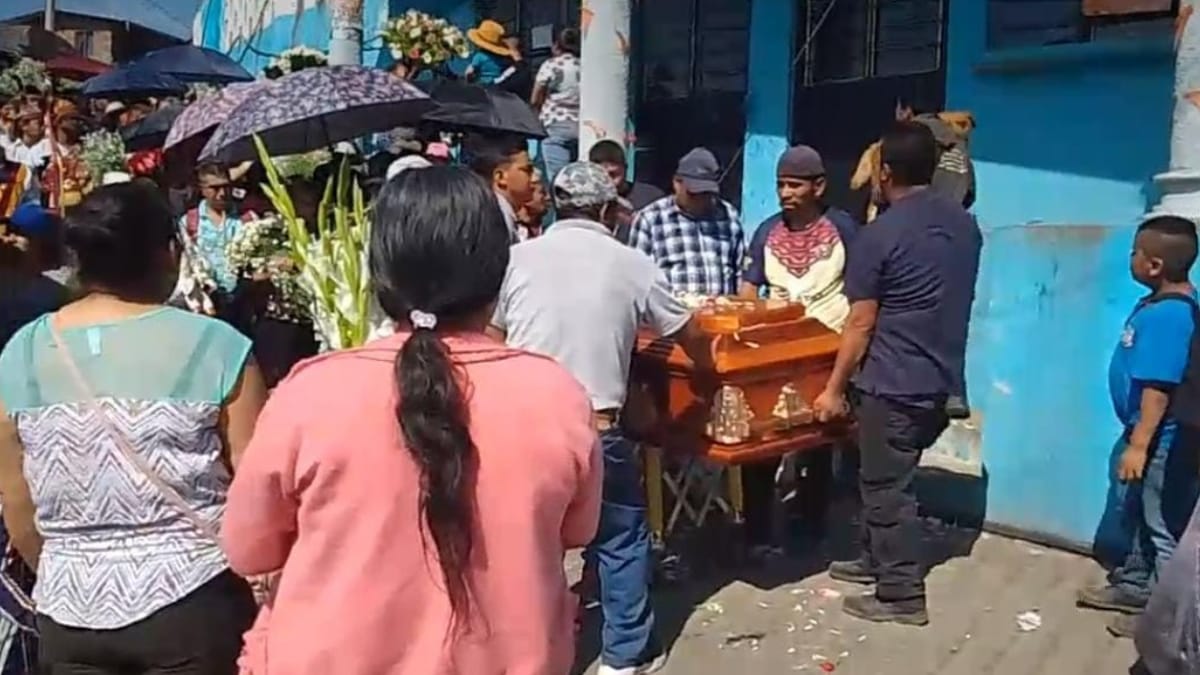 Despiden a María Rita, voladora muerta en Feria de Huauchinango