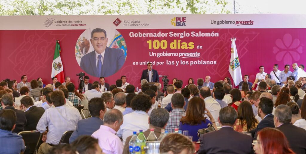 El gobernador Sergio Salomón se reunió con diversos sectores a 100 días de gobierno.