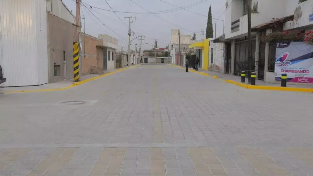 Gobierno de Eduardo Rivera entrega una calle más en San Baltazar Campeche