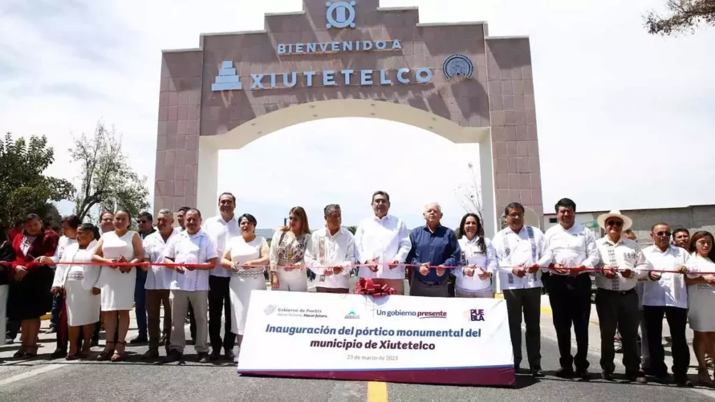 Inauguración del pórtico monumental del municipio de Xiutetelco