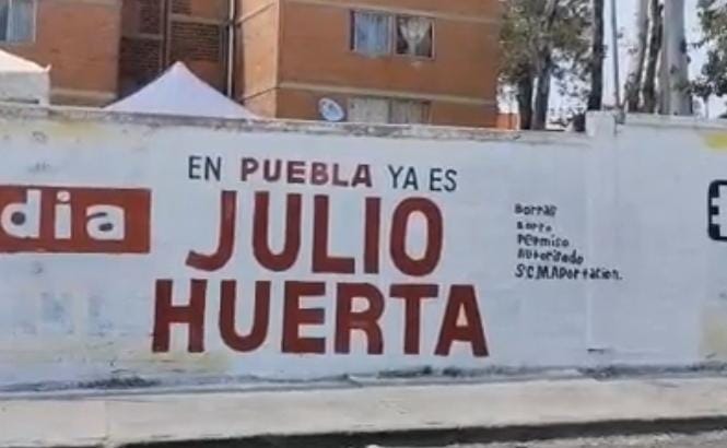 Julio Huerta se promociona en bardas de Puebla