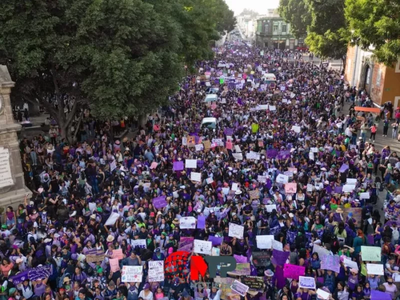 Marcha histórica del 8M en Puebla participan 50 mil mujeres