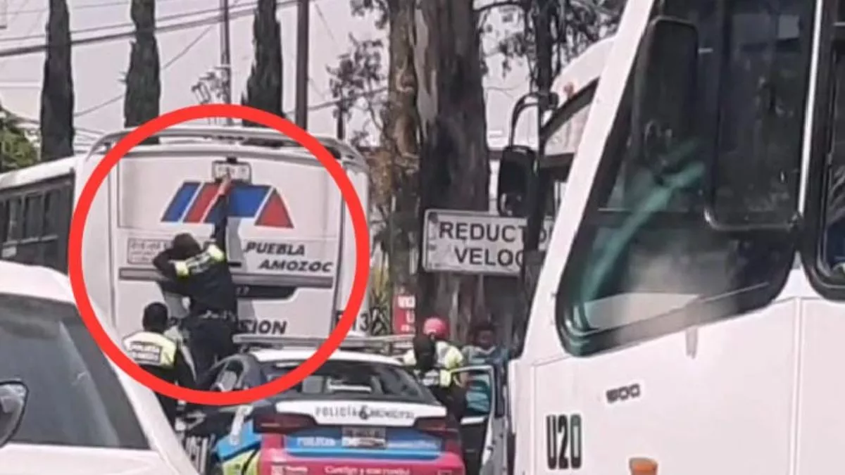 Policías en Puebla quitan placa a transporte público