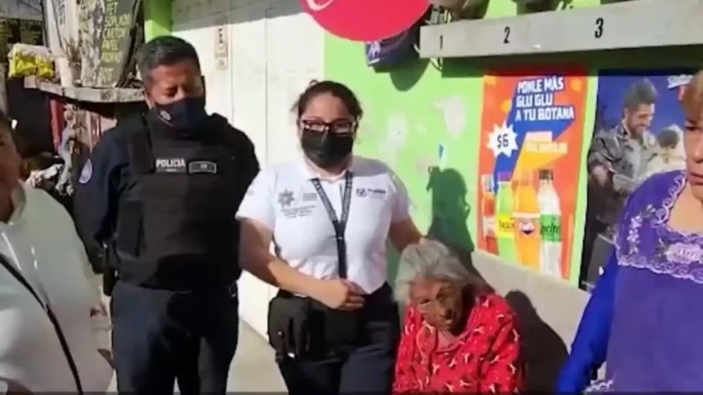 Policías localizan a mujer de la tercera edad extraviada en La Libertad, Puebla