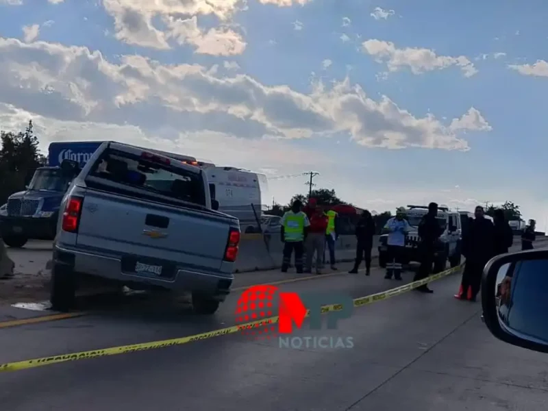 Se salva de asaltantes pero muere al volcar en la Puebla-Córdoba