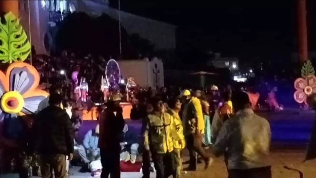 Voladora muere al caer de 15 metros de altura en Feria de Huauchinango