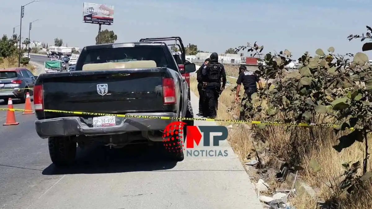 Hallan cadáver encobijado en el Periférico Ecológico, en San Andrés Cholula