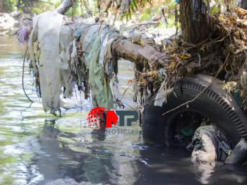Sancionaron con 17 MDP a empresas por contaminar río Atoyac en 2022 pero siguen