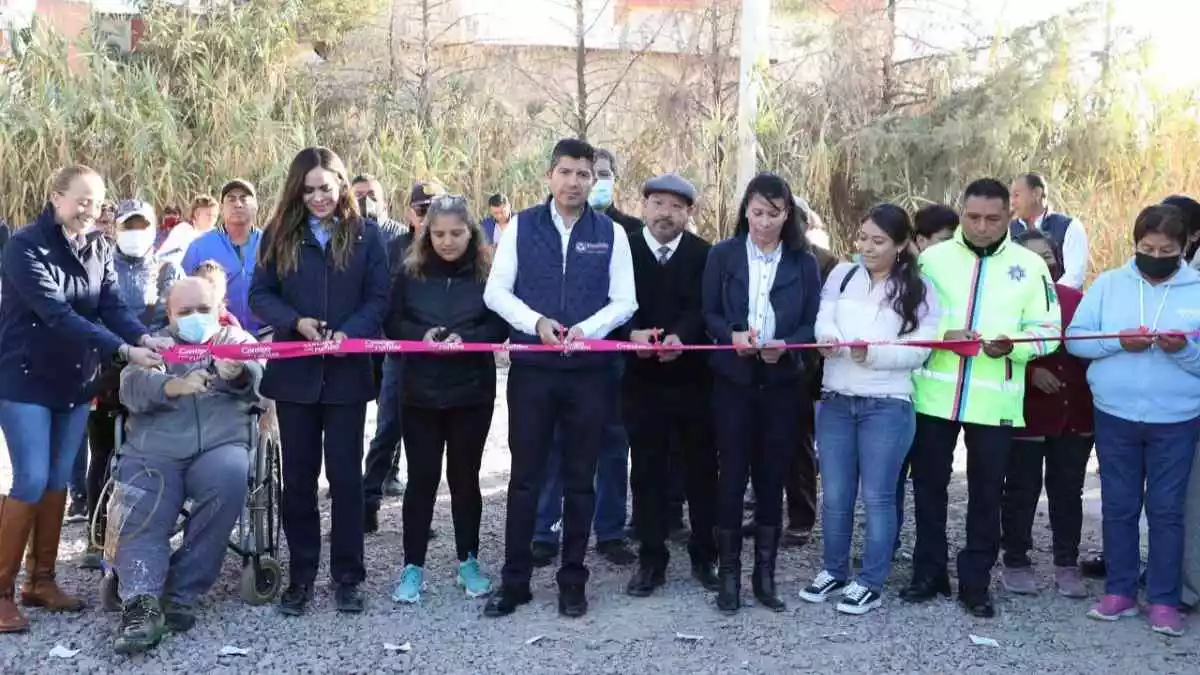 Gobierno de Eduardo Rivera amplía red de drenaje en San Isidro Castillotla, Puebla
