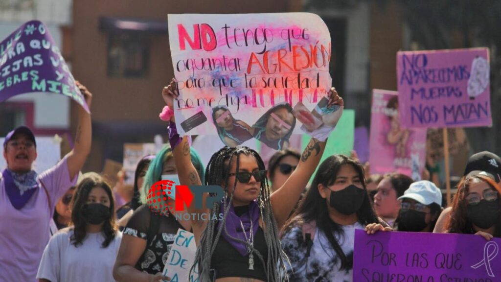 Feminista en marcha 8M Puebla.