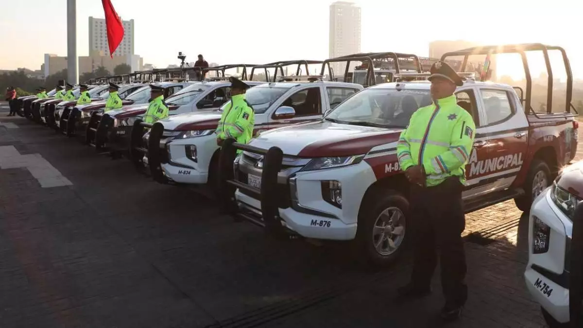 Inicia operativo de seguridad de Semana Santa en Puebla, entregan 20 patrullas a Eduardo Rivera