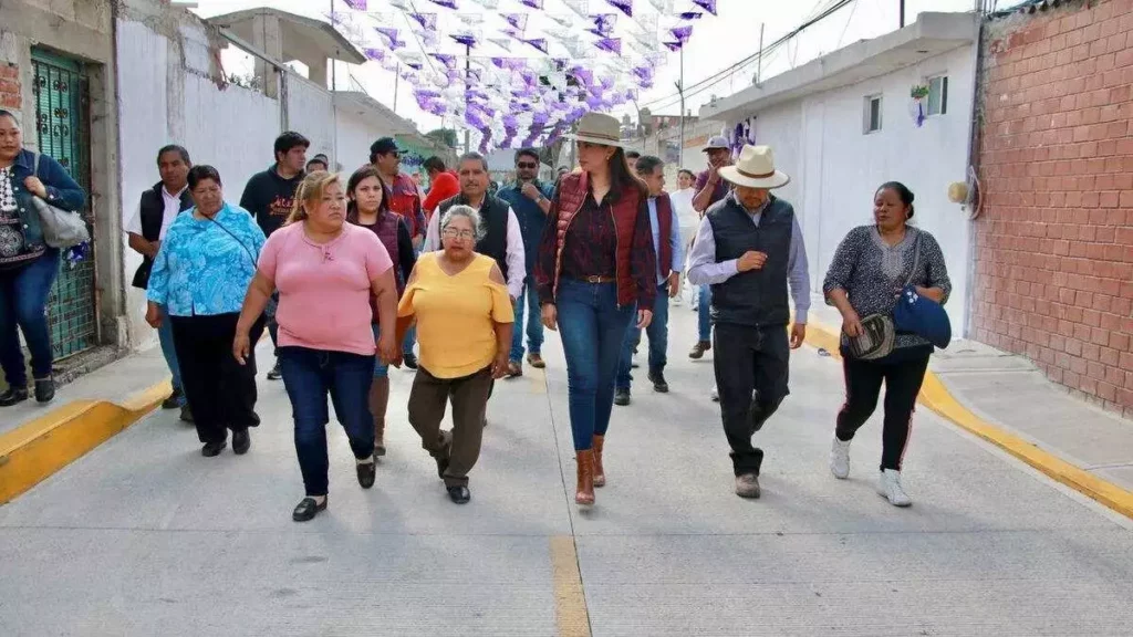 Angélica Alvarado inaugura calle en Xamimilulco