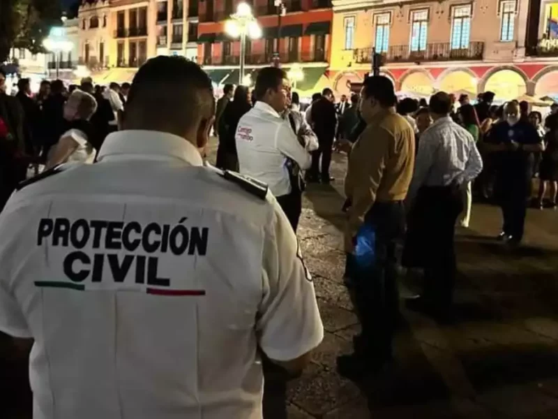 Desalojan centros comerciales por sismo en Puebla