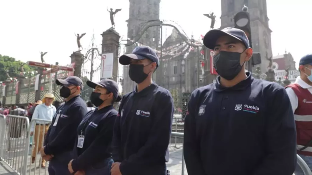 Elementos de la policía municipal durante la procesión de Viernes Santo