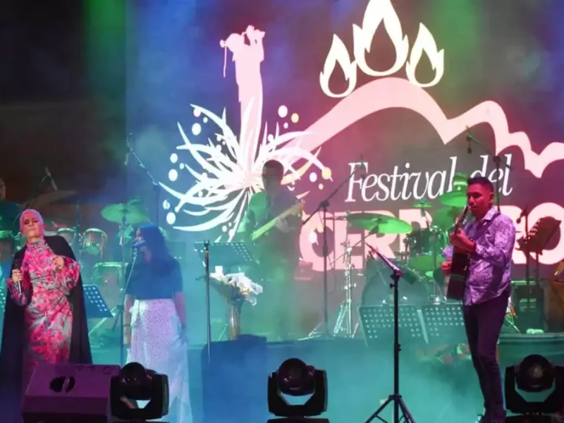 Festival Cerro Rojo en Tlatlauquitepec inician conciertos y preparan danza de voladores