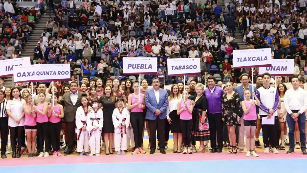 Sergio Salomón en la inauguración de juegos deportivos