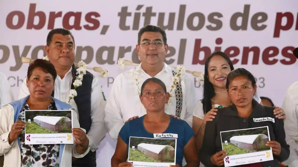 Sergio Salomón lleva 408 acciones de programas sociales a Chinconcuautla