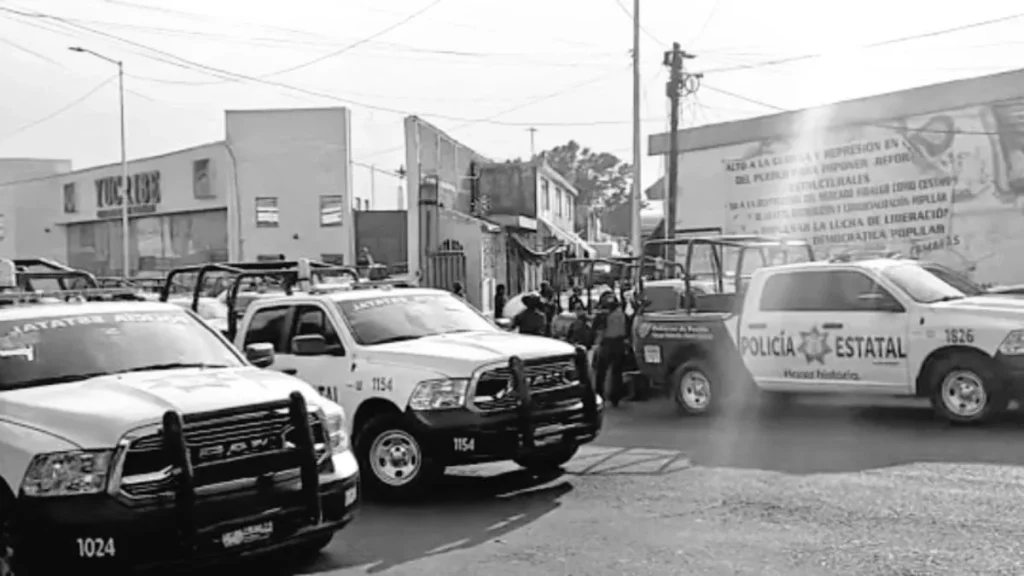 Tráiler de ropa robado a Liverpool aparece en La Cuchilla en Puebla