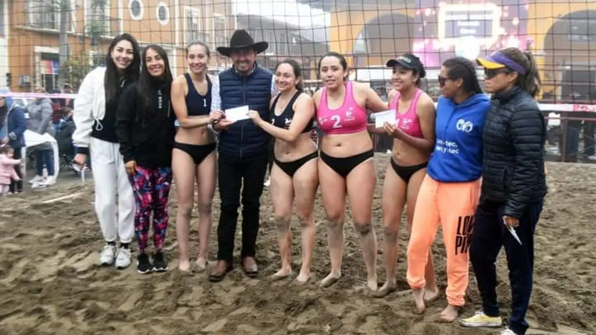 Veracruz gana torneo de voleibol en Tlatlauquitepec