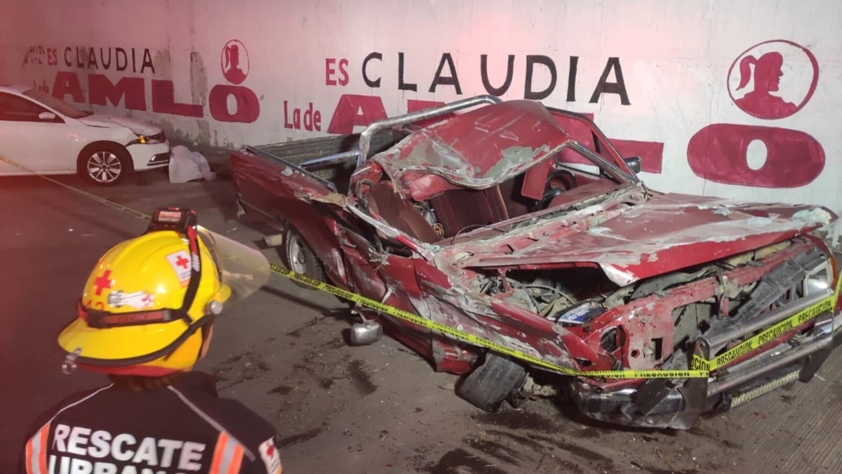 Deja un muerto caída de camioneta de puente en la México - Puebla