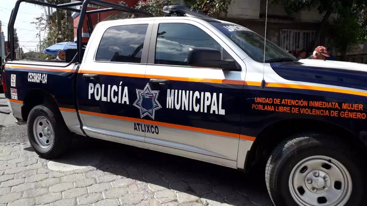 Fingen ser agentes de la Fiscalía para robar camioneta en Atlixco, usaron patrulla falsa