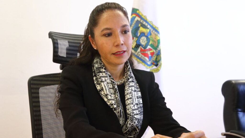 Teresa Castro se mantiene en Finanzas, por el momento, pese escándalo de hoyos financieros