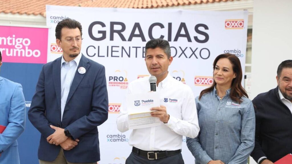 Eduardo Rivera agradece a Oxxo la donación.
