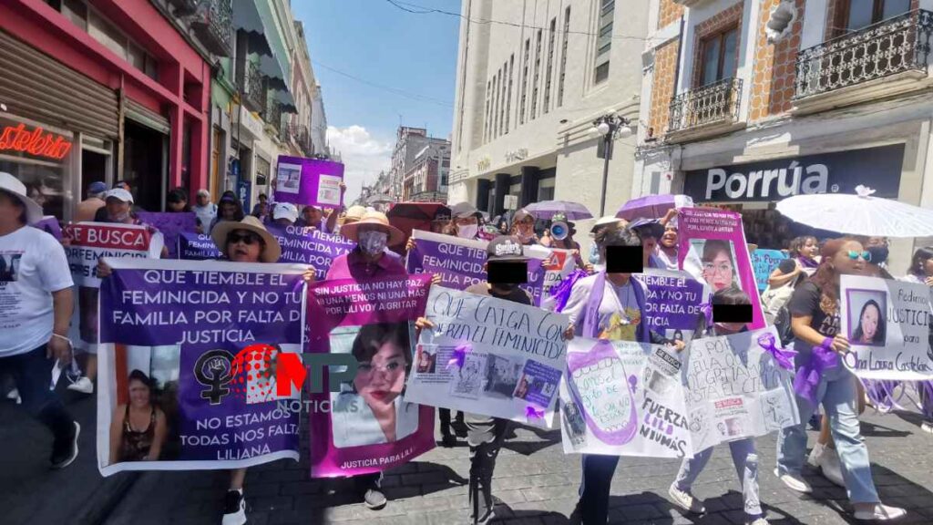 Marcha por el feminicidio de Liliana en Centro Histórico de Puebla.