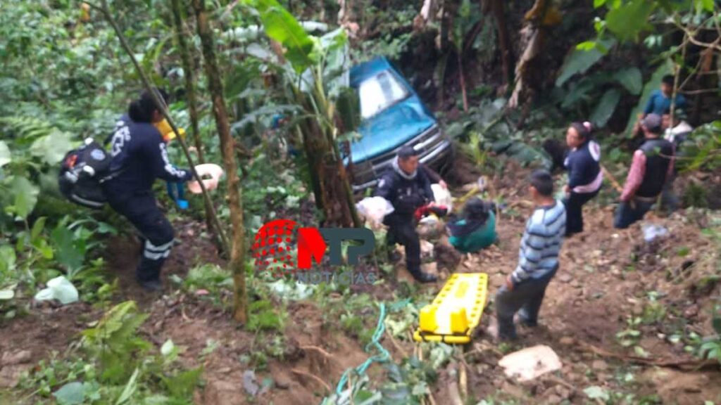 Un muerto y ocho lesionados deja volcadura en Tlatlauquitepec