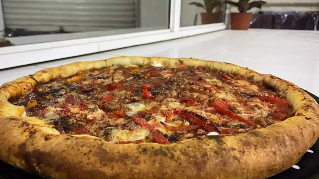 Agridulce y ardiente, así es la pizza en honor al Popocatépetl que se vende en Atlixco
