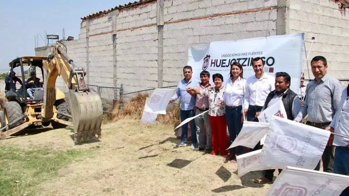 Angélica Alvarado firma convenio con Lavados Nacionales