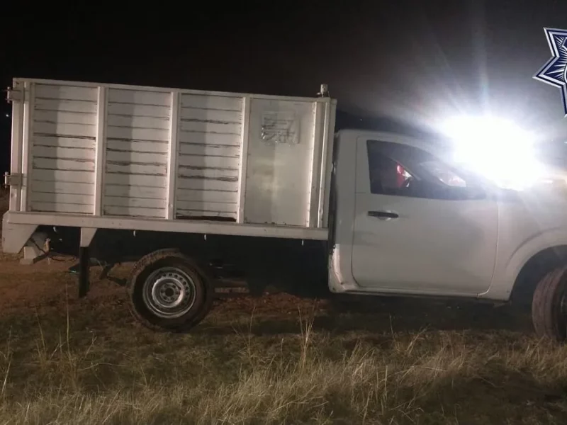 Camioneta recuperada por elementos de la policía de Amozoc