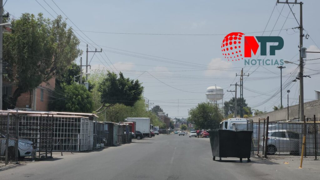 Jaulas invaden la calle 119 Poniente