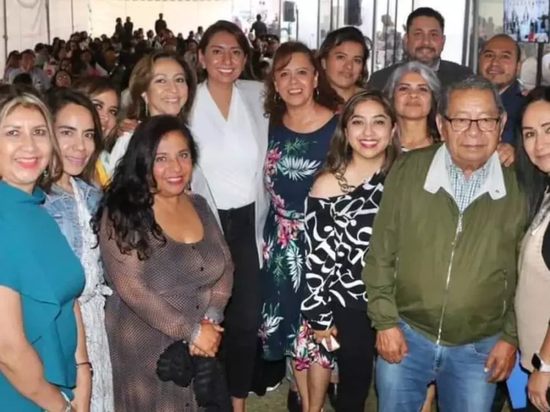 Maestros de Huejotzingo reciben reconocimiento por parte de Angélica Alvarado