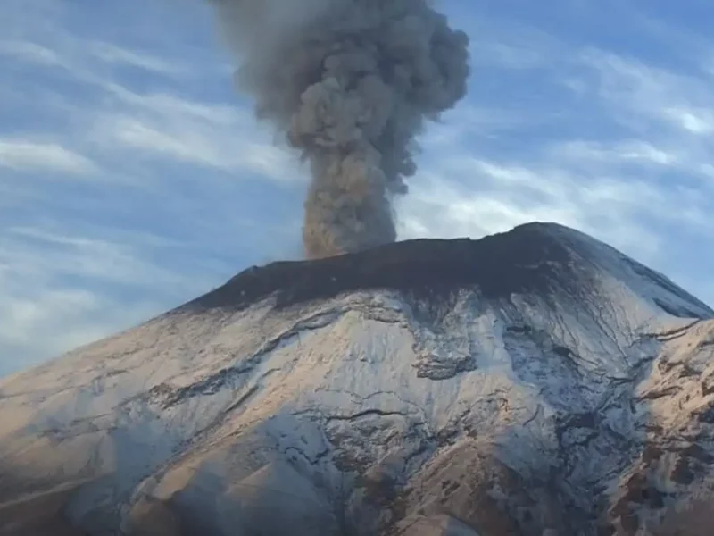 Marinos sobrevolarán volcán Popocatépetl para determinar si está formando nuevo domo