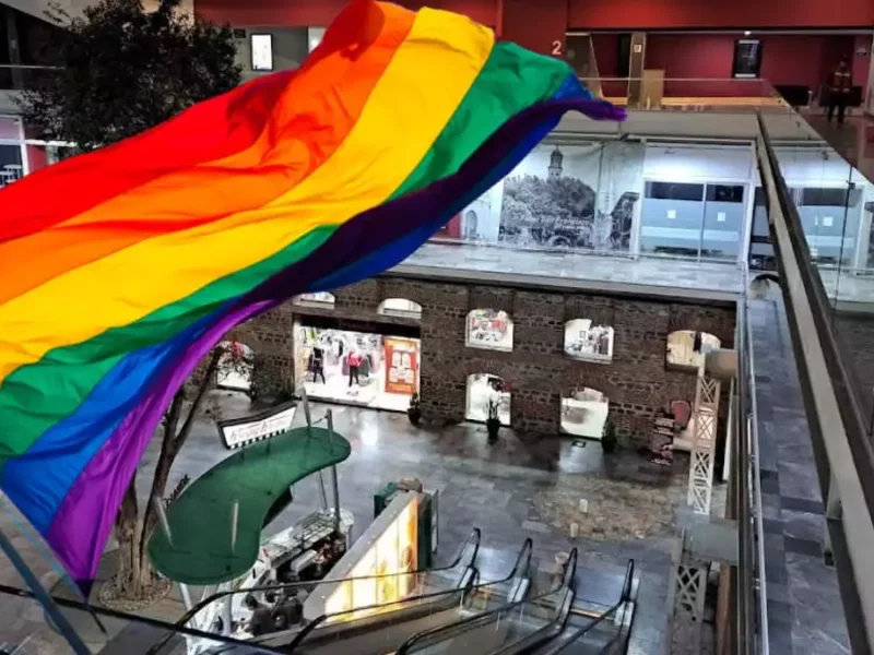 Pareja gay que sufrió discriminación pide capacitar a personal de Paseo San Francisco
