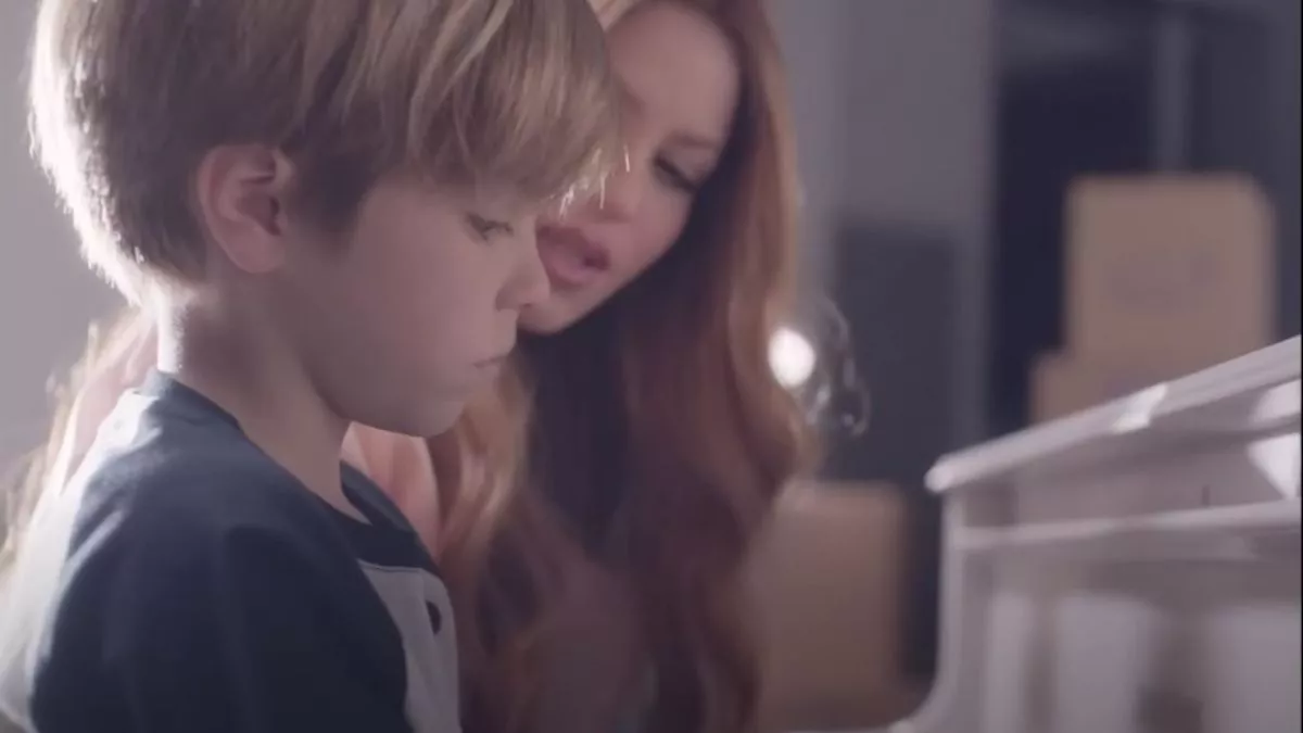 Shakira acróstico video con sus hijos