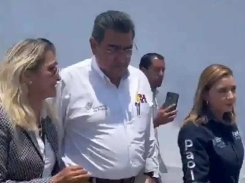 ¡En la cara de Paola Angon! Trabajadora la acusa con el gobernador de acoso laboral en San Pedro Cholula