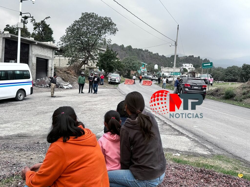 Turistas intentan subir al volcán Popocatépetl